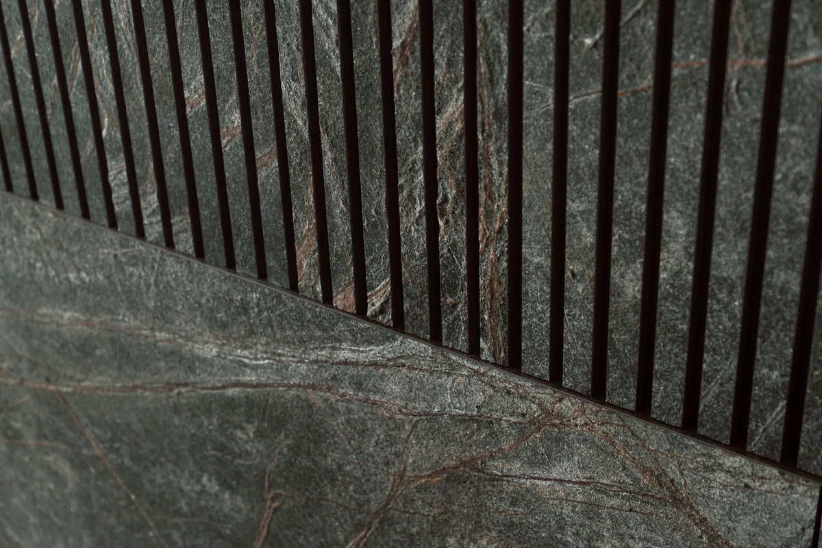 True stone on walls: when to choose it, how to specify it