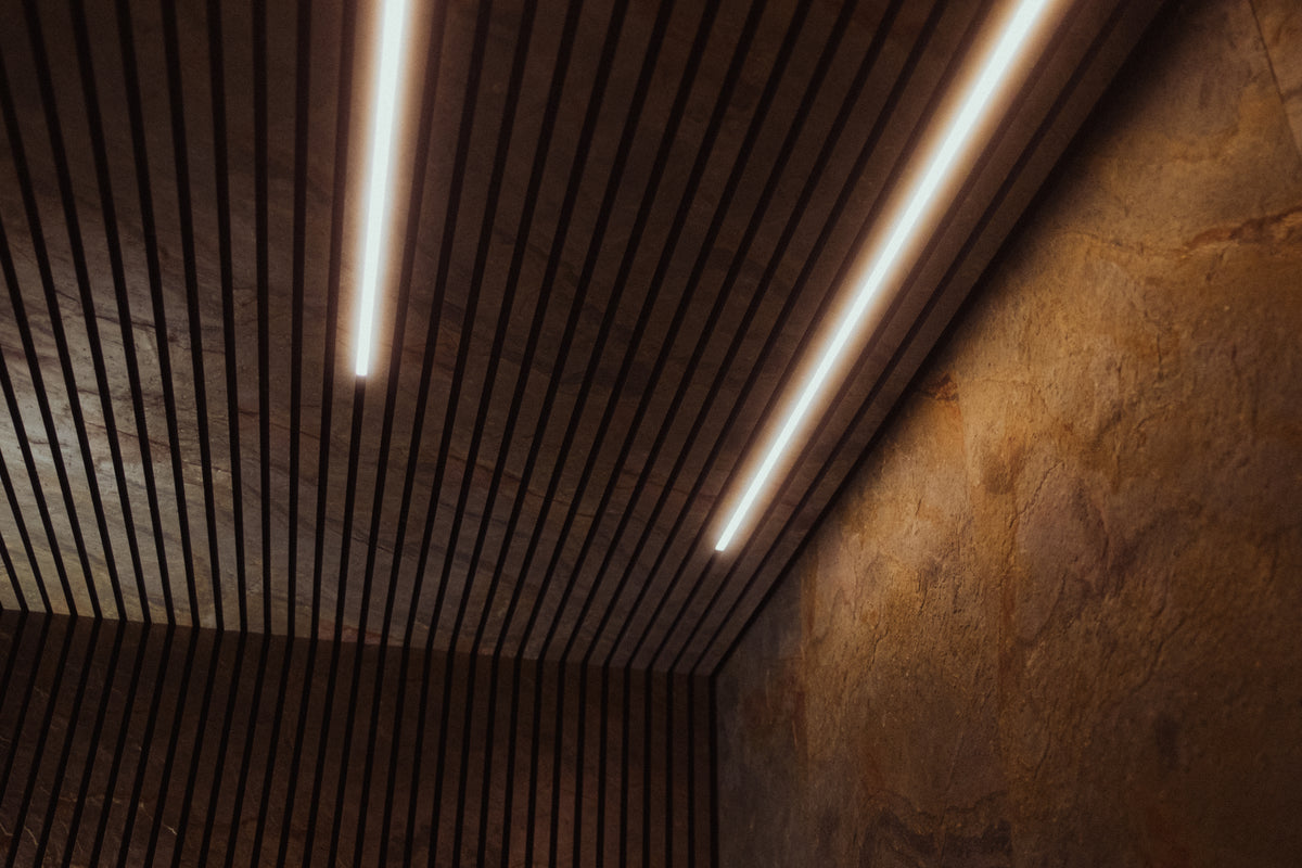 Salle de conférence à Hässleholm : mur habillé de panneaux acoustiques en bois Cambois, vue 4