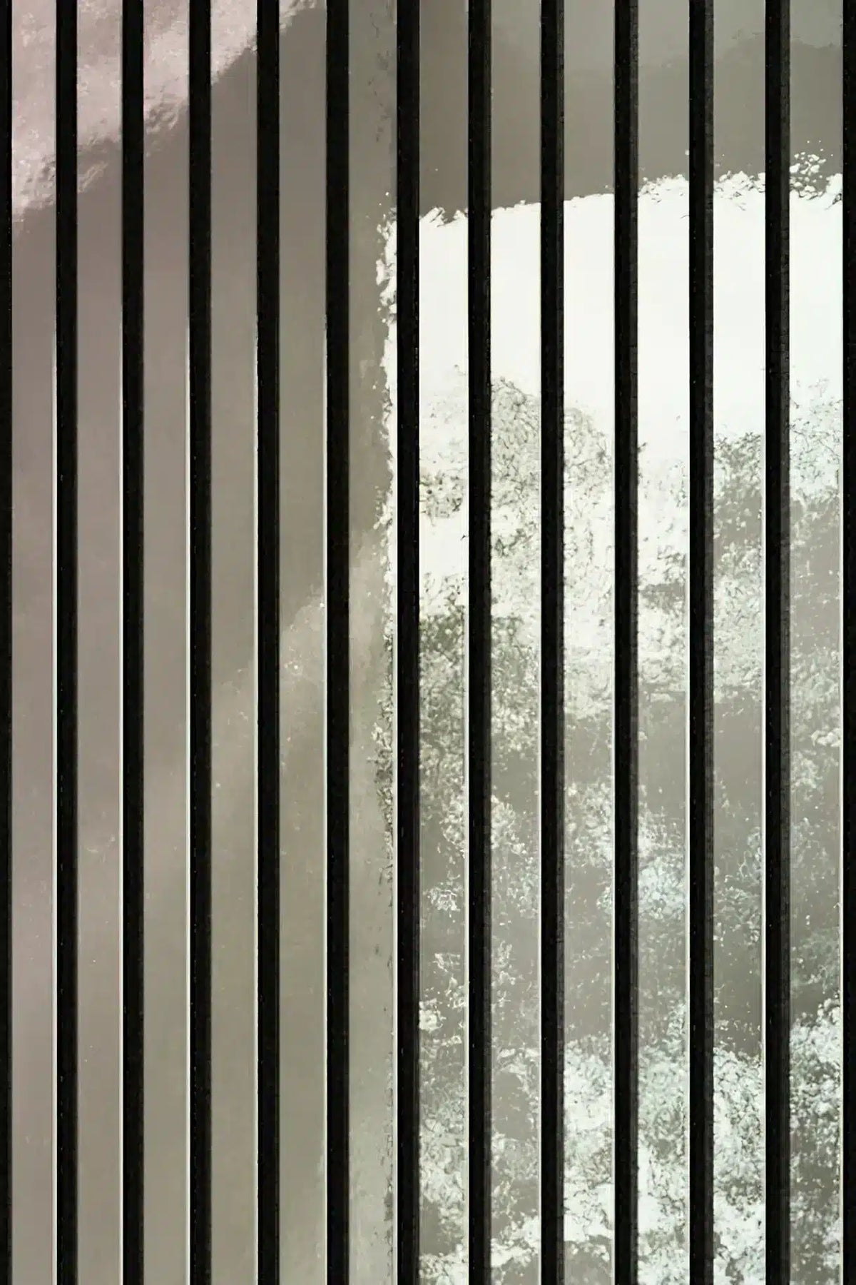 Panneau acoustique en métal miroir natural, vue rapprochée